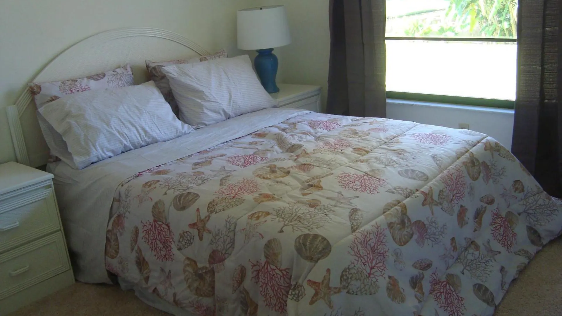 Semesterbostad Pool Home, Close To Beach, 3 Bedroom/2 Bathroom, Lakeview *