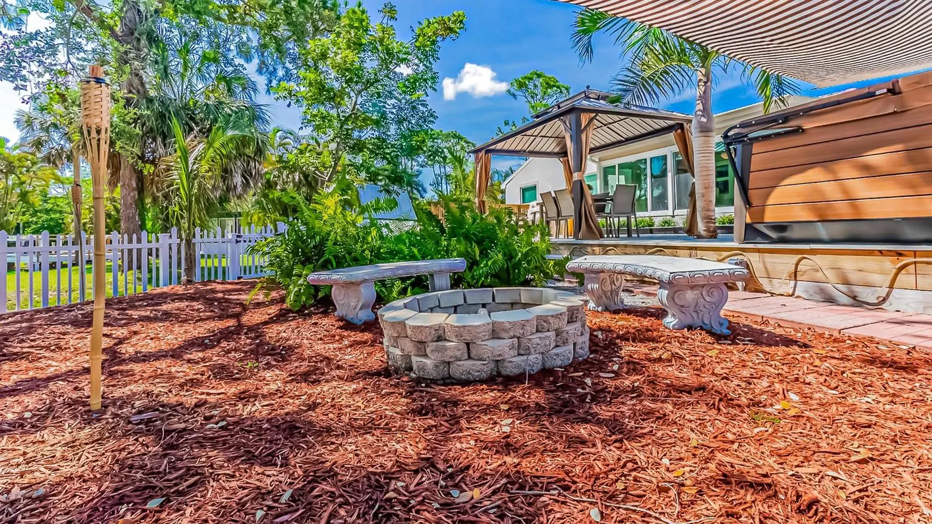 Tranquil Lakeside Haven Naples