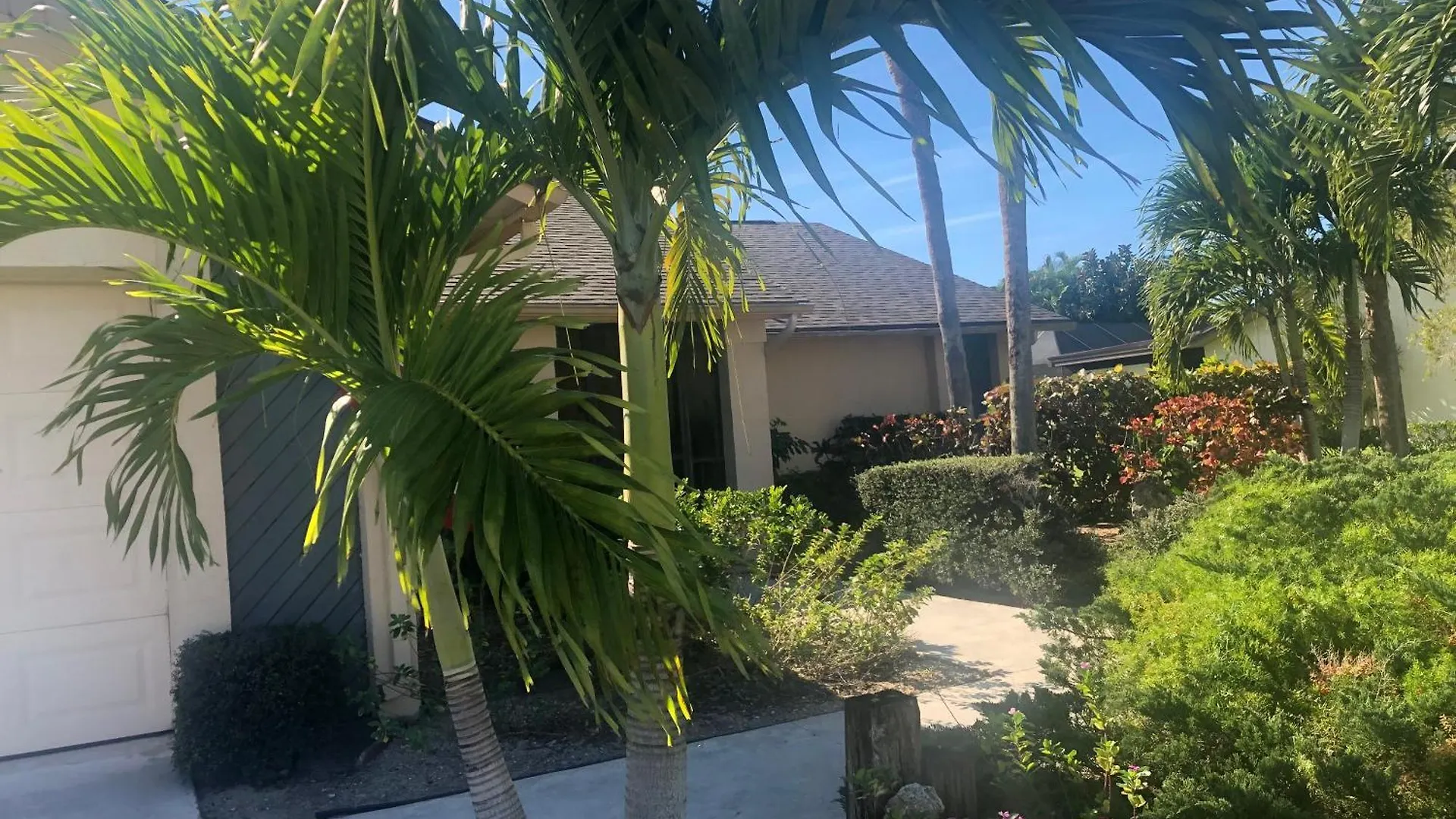 Pool Home, Close To Beach, 3 Bedroom/2 Bathroom, Lakeview *
