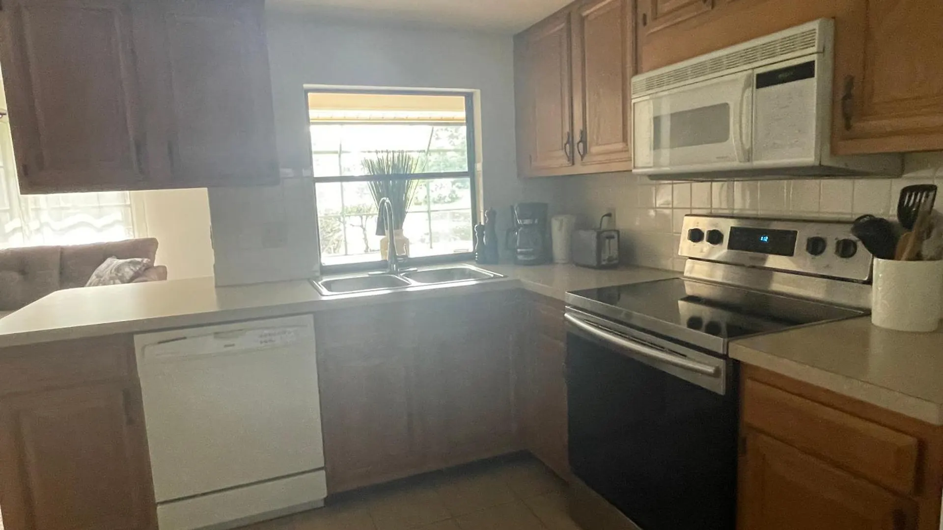 Pool Home, Close To Beach, 3 Bedroom/2 Bathroom, Lakeview * North Naples