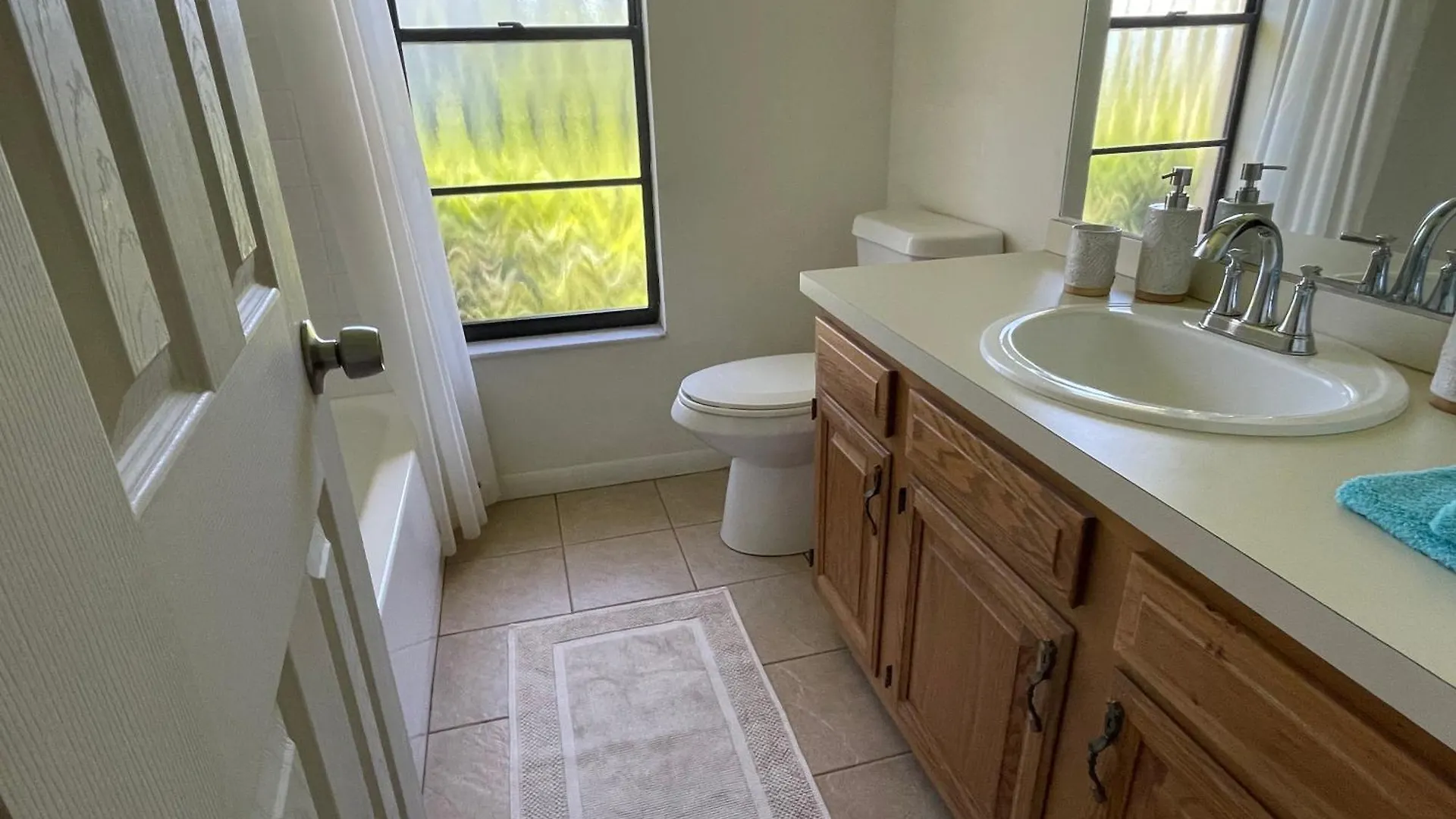 Pool Home, Close To Beach, 3 Bedroom/2 Bathroom, Lakeview Semesterbostad *