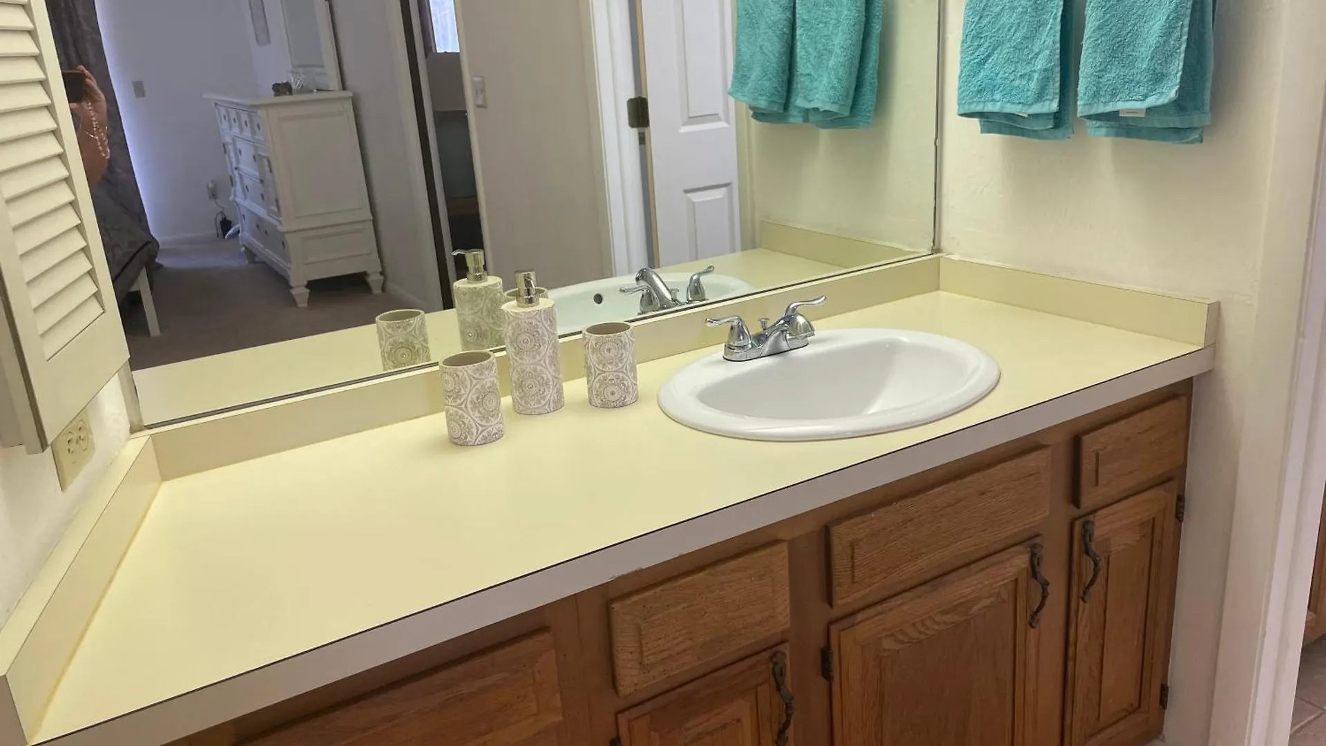 Pool Home, Close To Beach, 3 Bedroom/2 Bathroom, Lakeview *