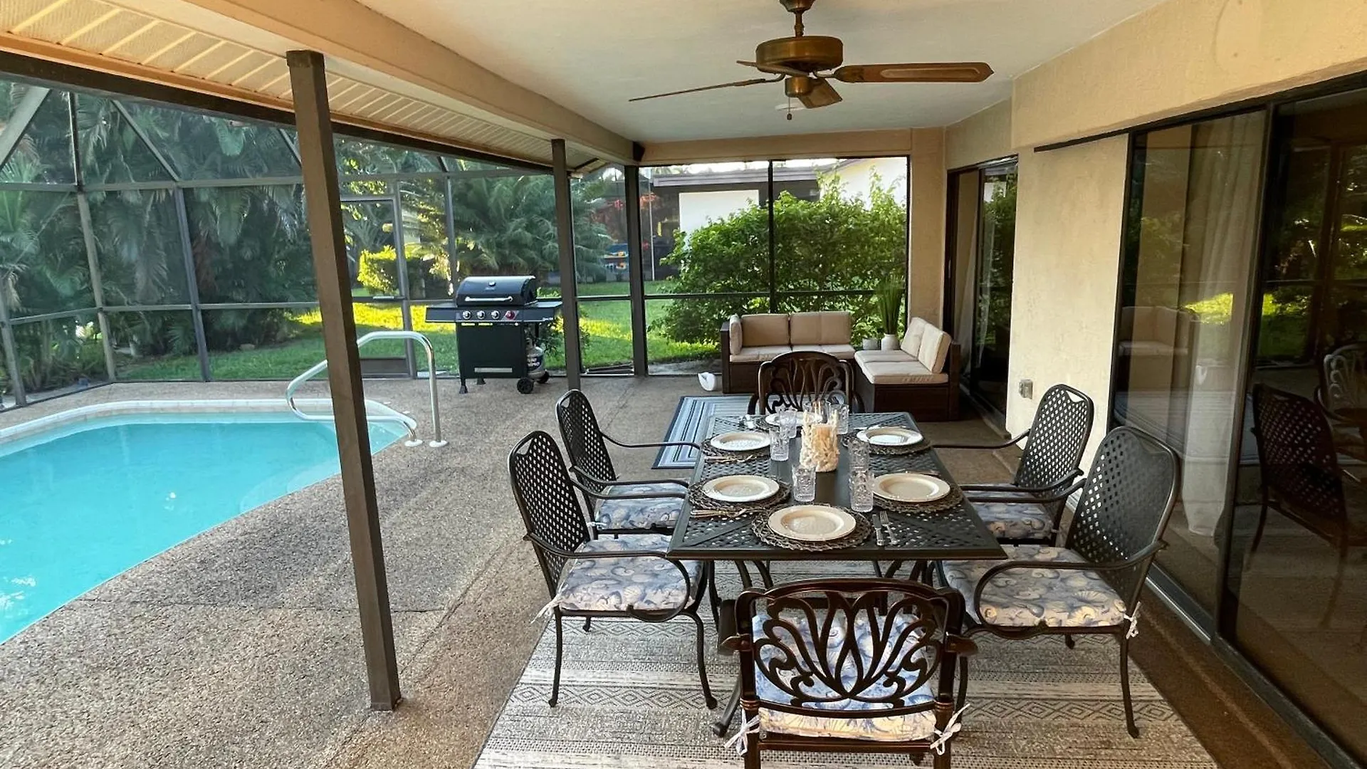 Pool Home, Close To Beach, 3 Bedroom/2 Bathroom, Lakeview *