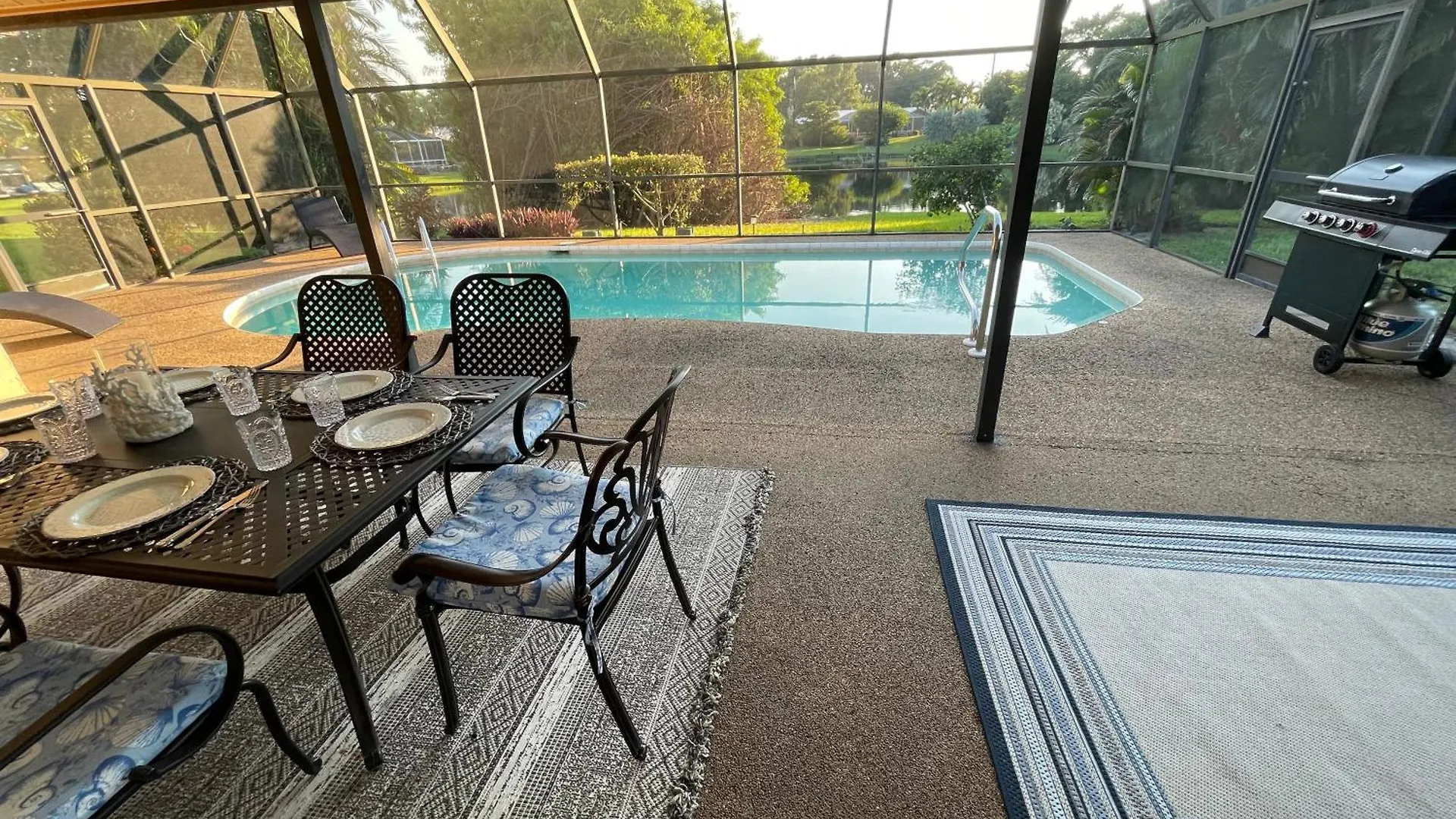 Pool Home, Close To Beach, 3 Bedroom/2 Bathroom, Lakeview *