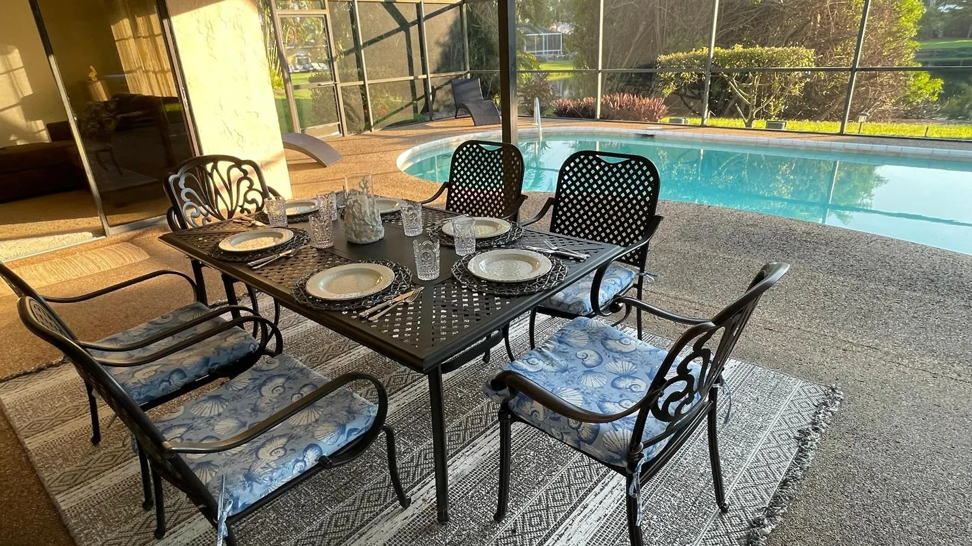 Pool Home, Close To Beach, 3 Bedroom/2 Bathroom, Lakeview * North Naples