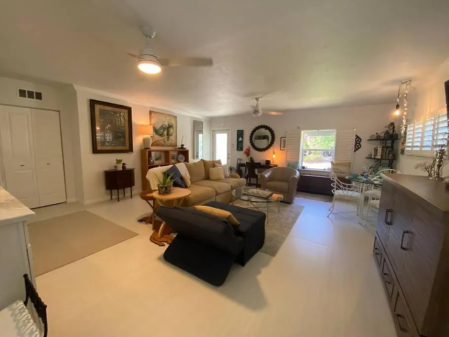 Appartement Closest To Vanderbilt Beach, New Remodel, Well Appointed, Bbq, Yard, Very Private Many Extras! North Naples