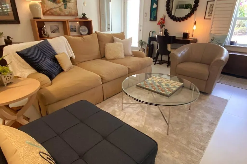 Appartement Closest To Vanderbilt Beach, New Remodel, Well Appointed, Bbq, Yard, Very Private Many Extras! North Naples