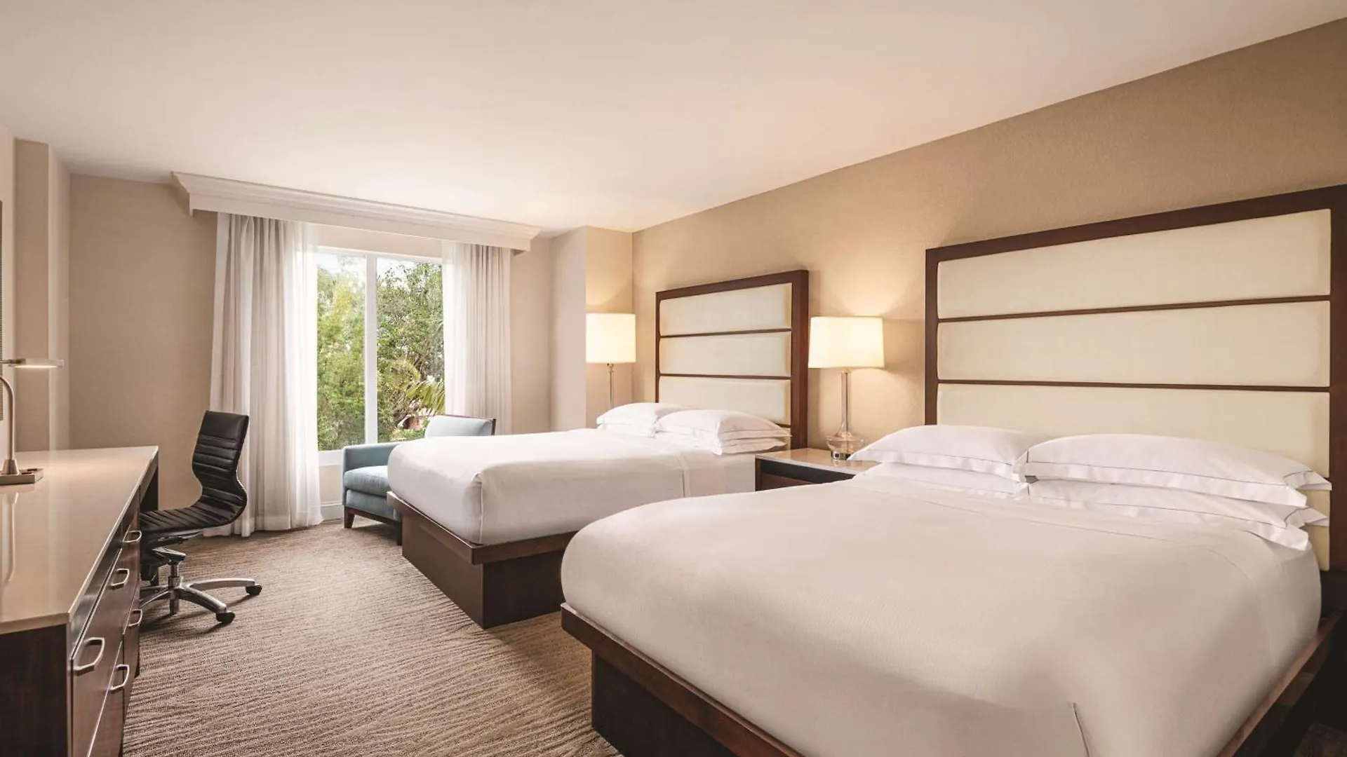 Hilton 4* North Naples