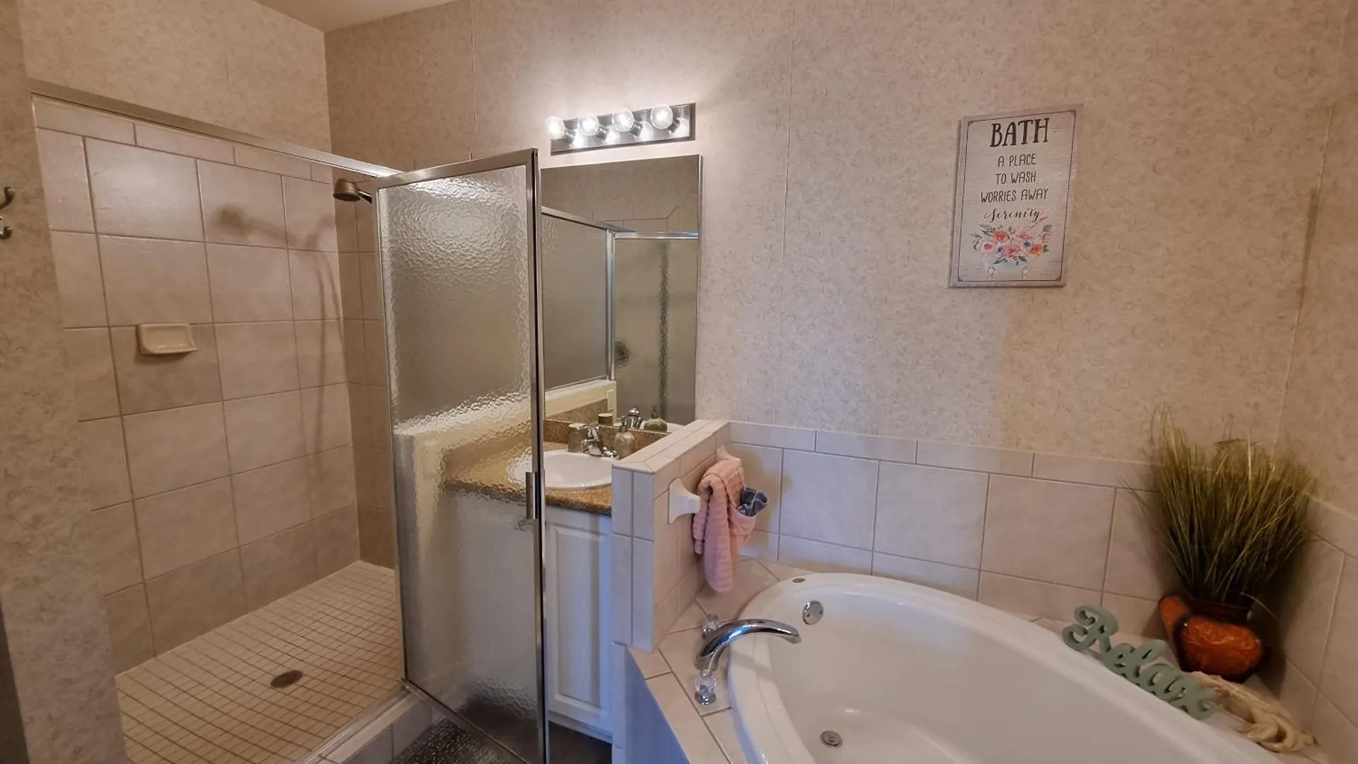 Stunning 2-bedroom Den In Greenlinks Διαμέρισμα