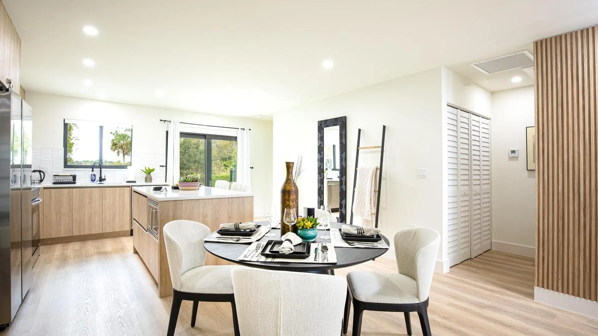 Black Vanilla - Stylish Symphony 3miles Downtown Apartment Naples