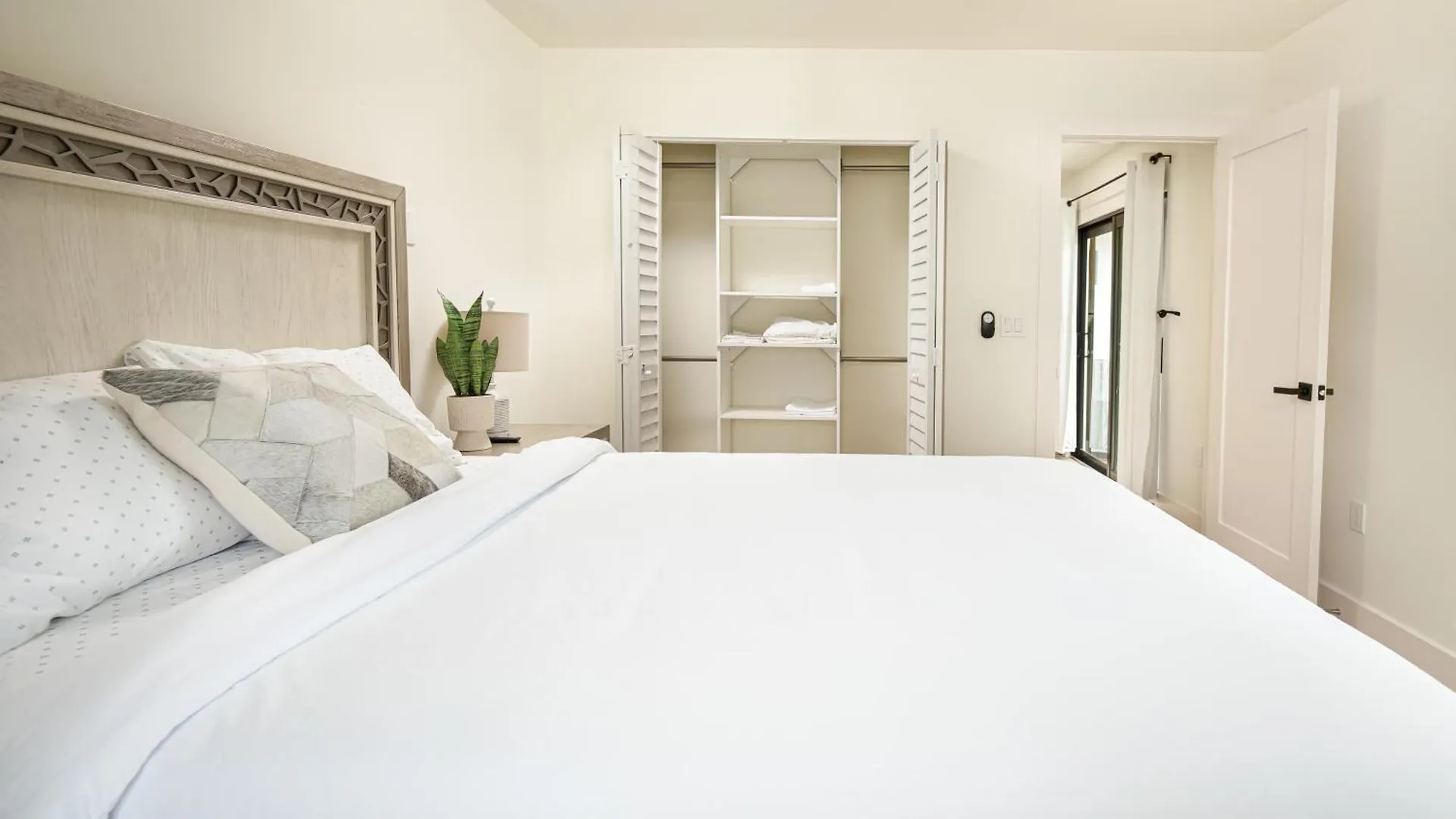 Apartment Black Vanilla - Stylish Symphony 3miles Downtown