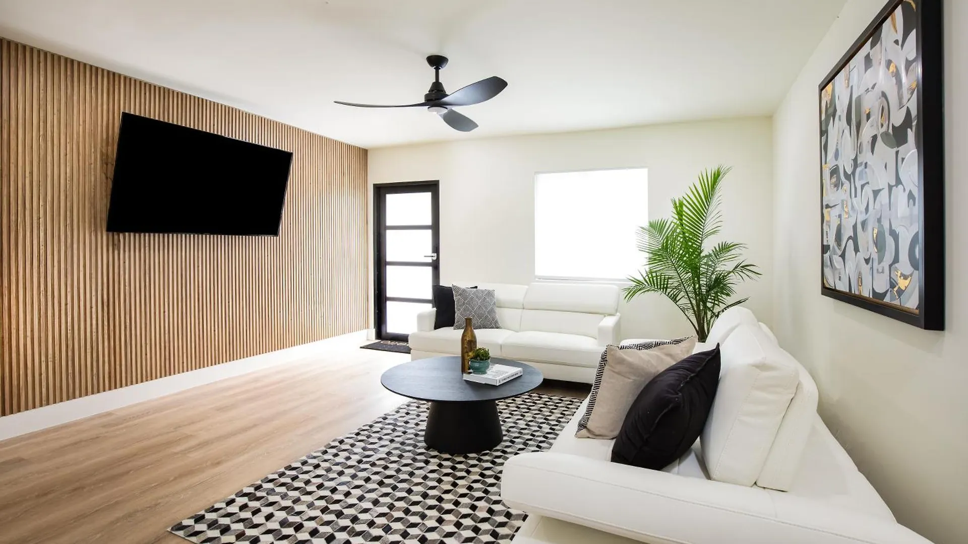 Black Vanilla - Stylish Symphony 3miles Downtown * Naples