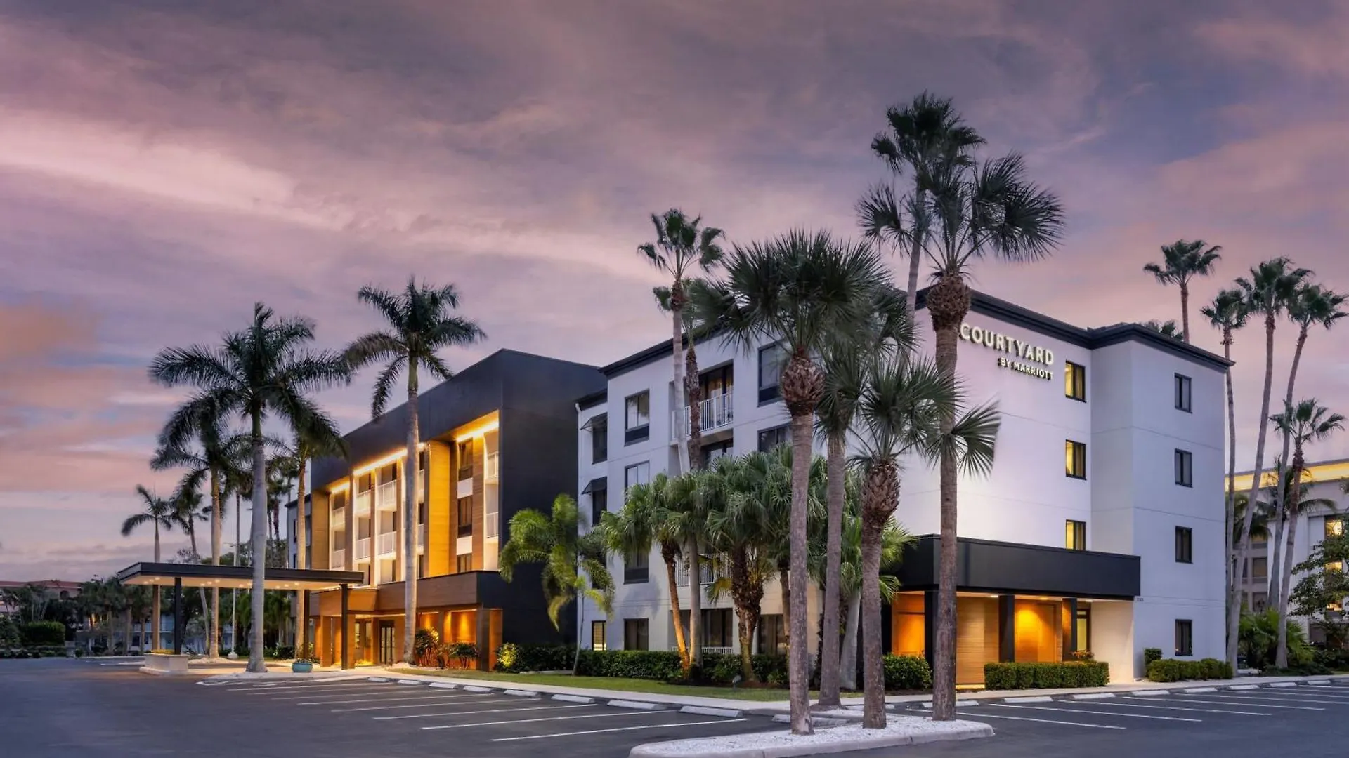 Hotell Courtyard By Marriott - 3*