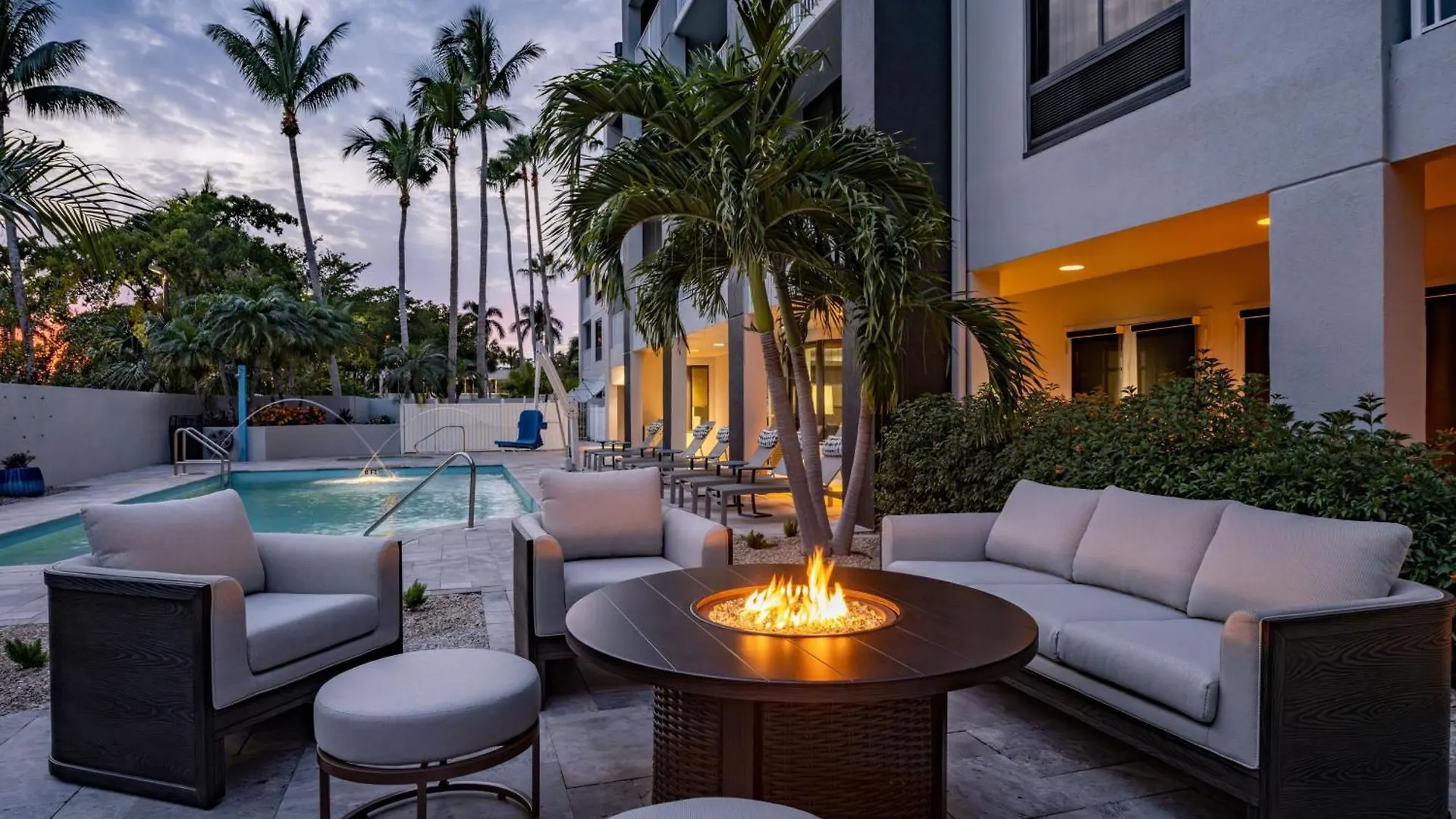 Courtyard By Marriott - 3* North Naples