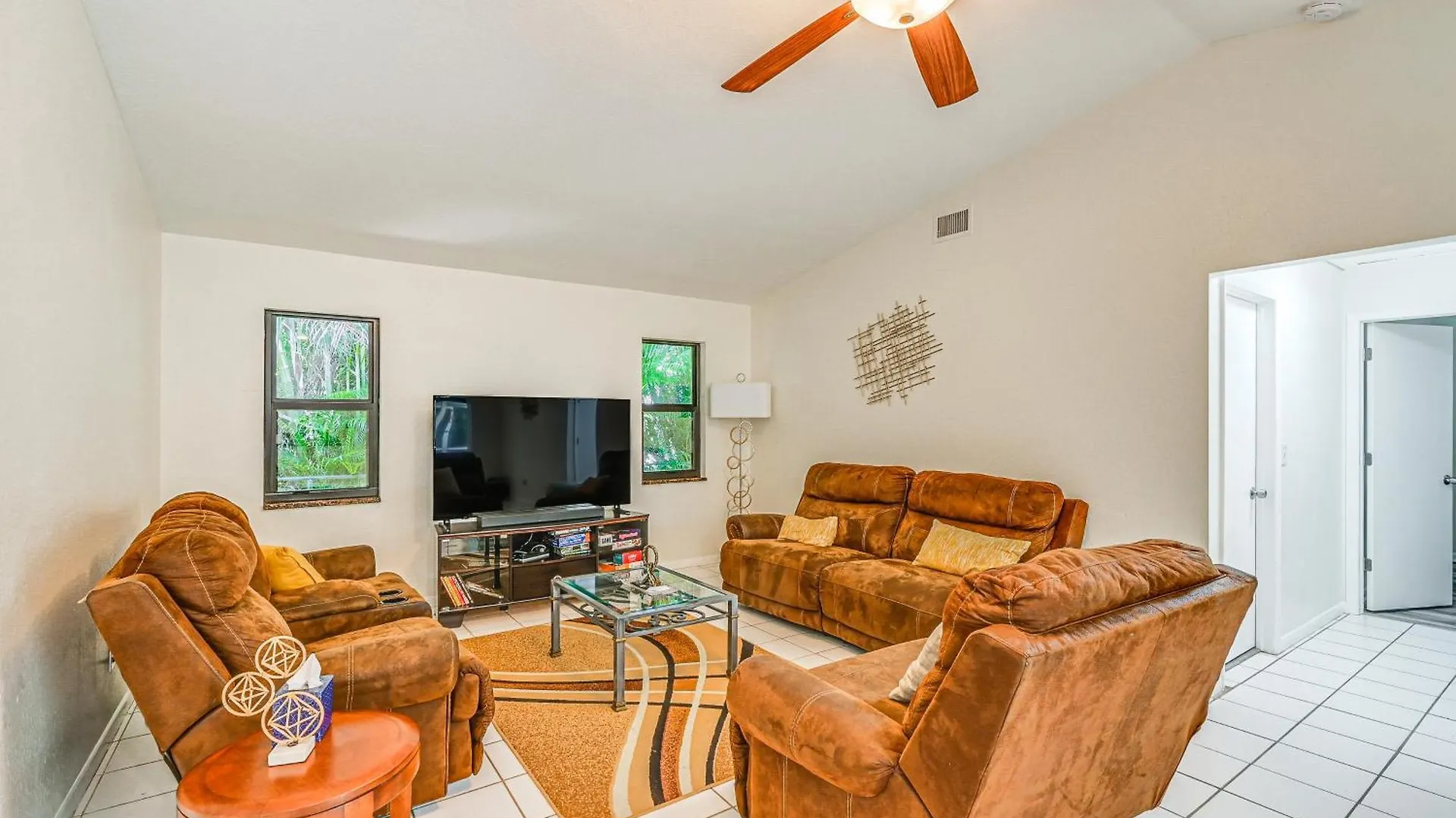 Lovely Backyard Oasis With Pool! * North Naples