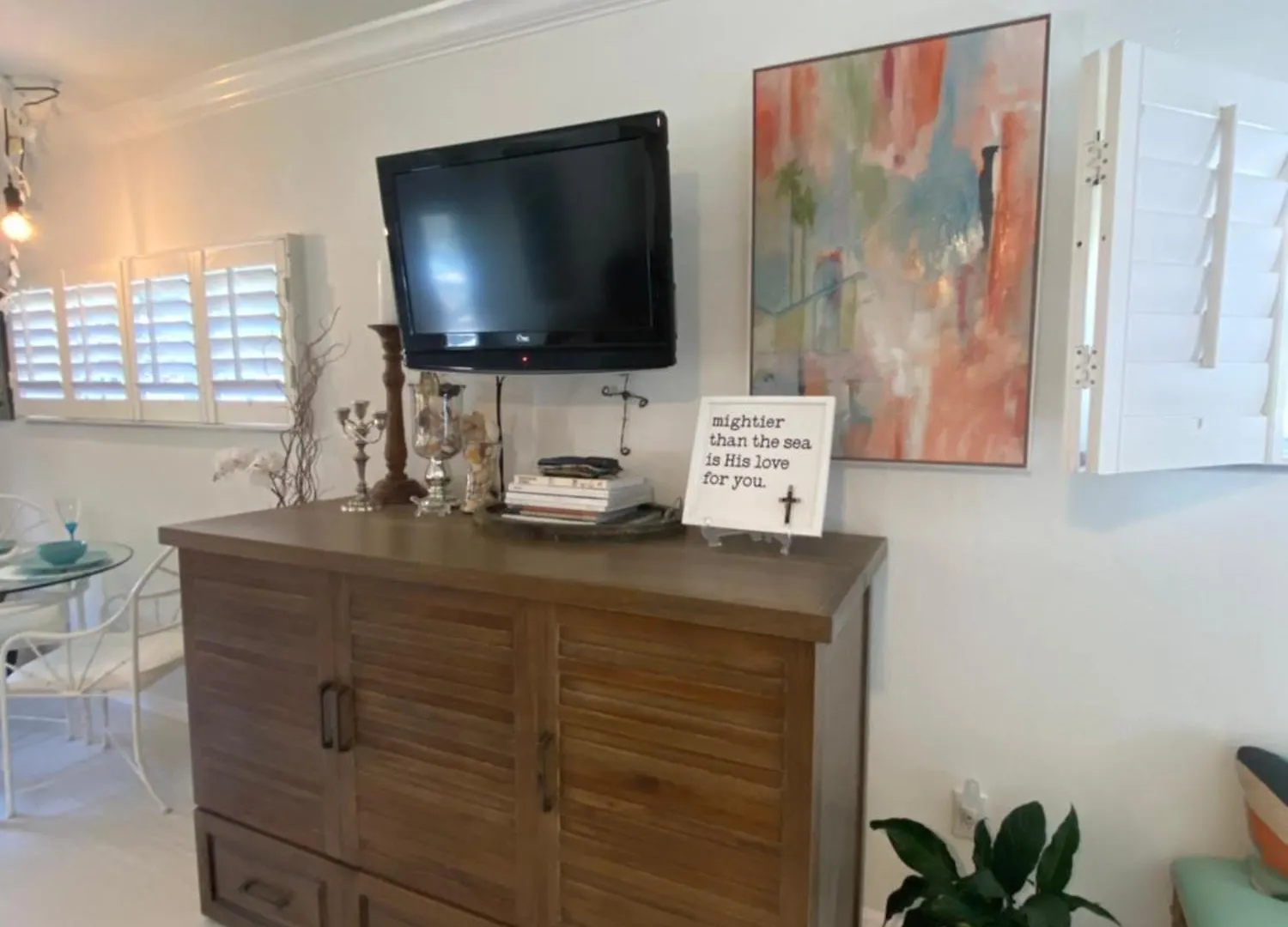 Closest To Vanderbilt Beach, New Remodel, Well Appointed, Bbq, Yard, Very Private Many Extras! North Naples