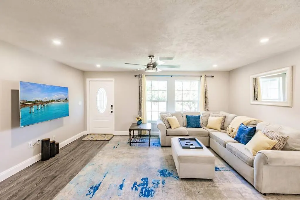 Renovated With Seasonally Heated Pool North Naples