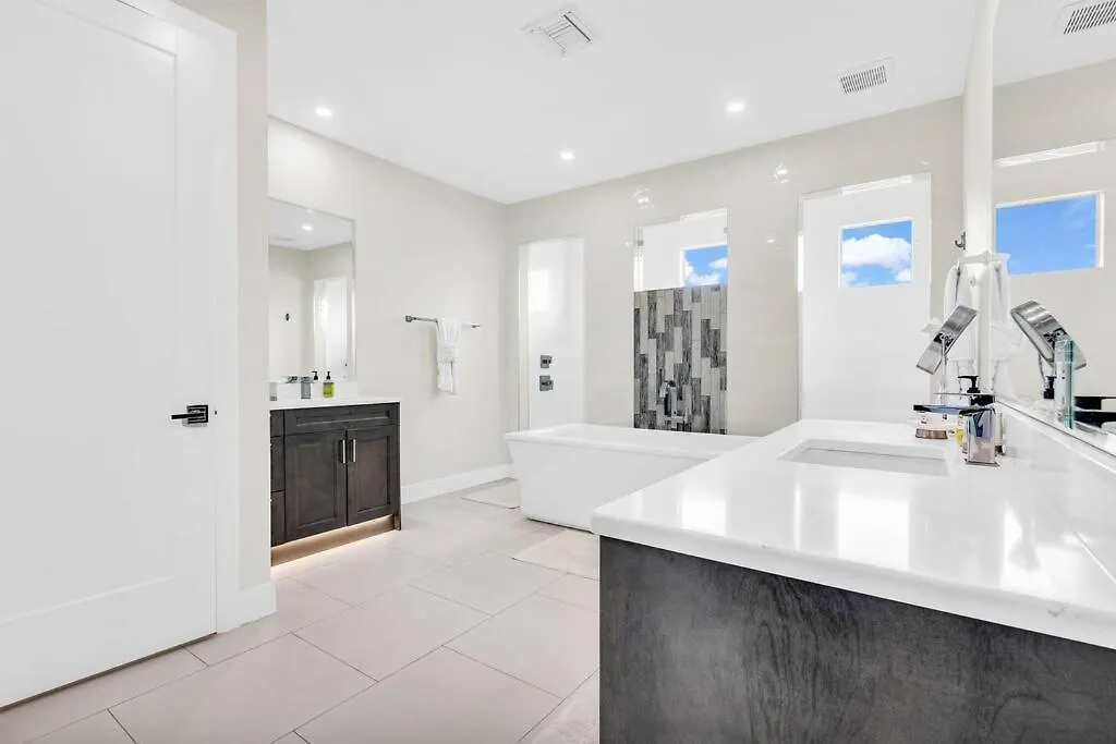 Close2beach, Sleeps 11, Pool, Firepit, Bikes, Patio Naples