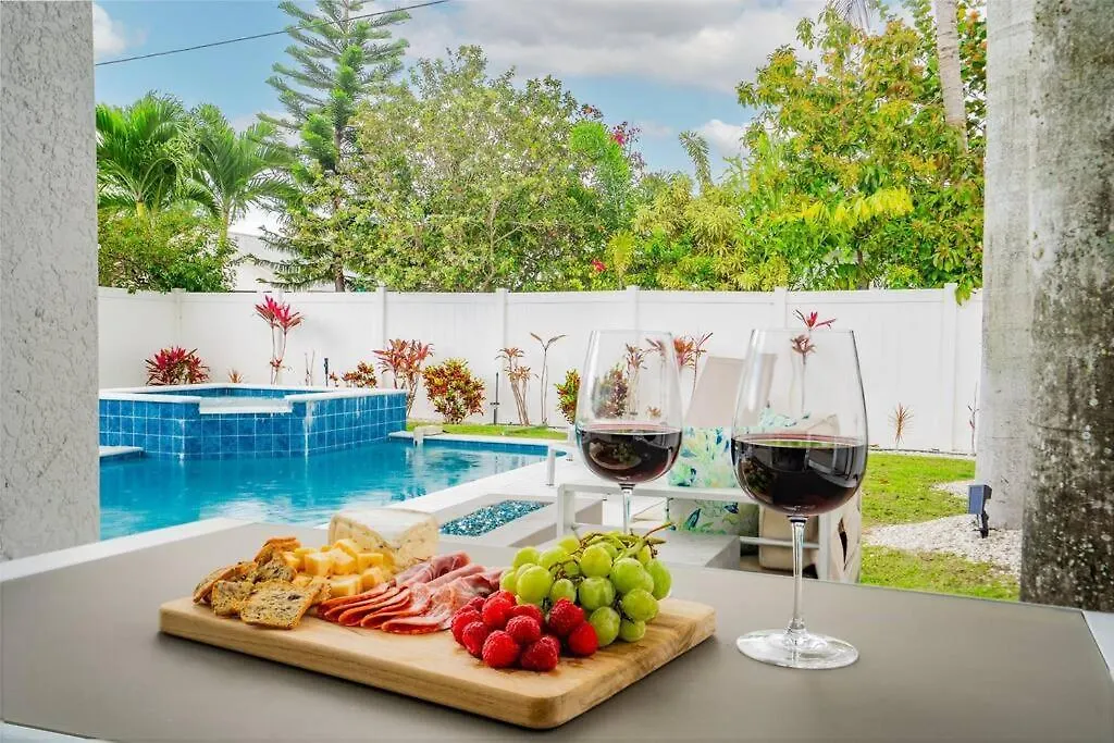 Close2beach, Sleeps 11, Pool, Firepit, Bikes, Patio * Naples