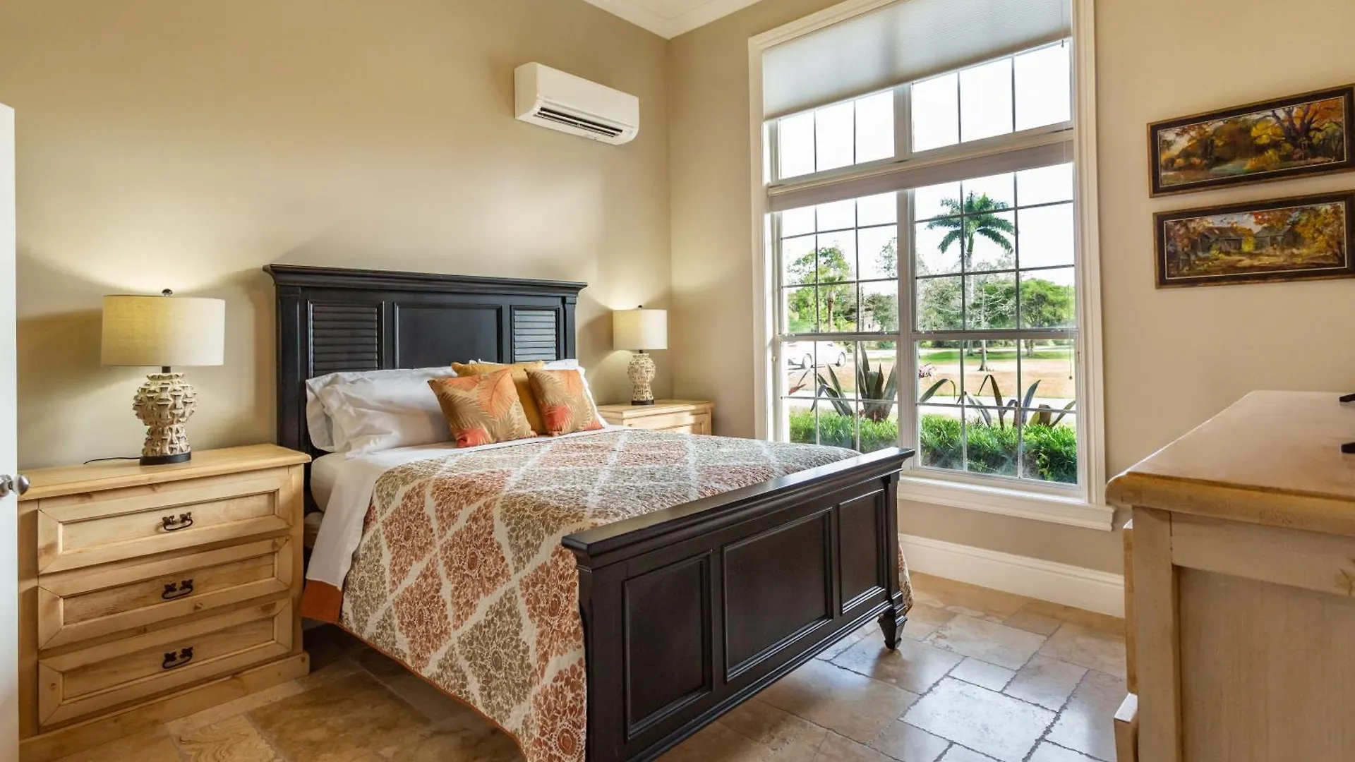 Knickerbocker Estate Home, 9 Private * North Naples