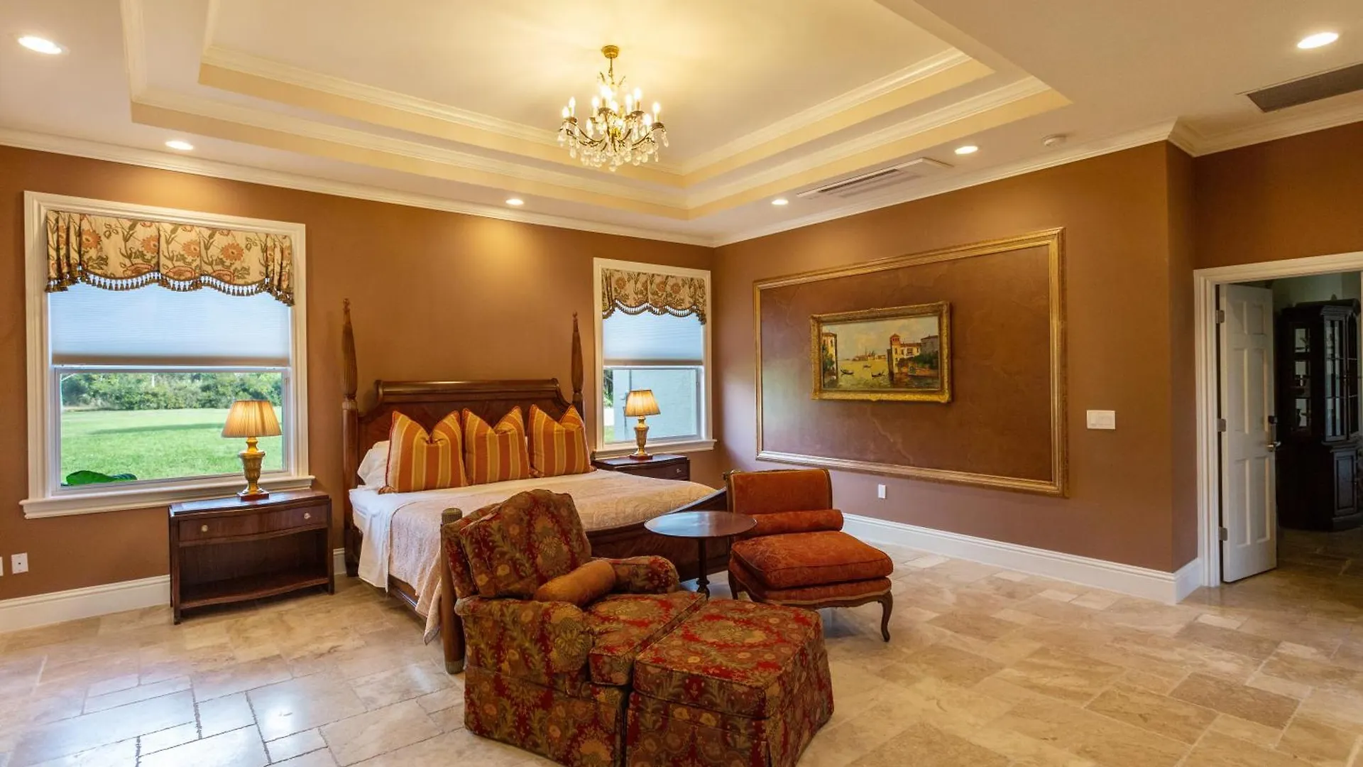 Knickerbocker Estate Home, 9 Private *