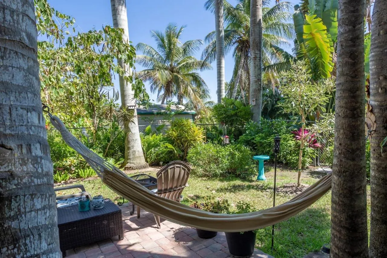 Garden Just Minutes To Sandy Beaches *
