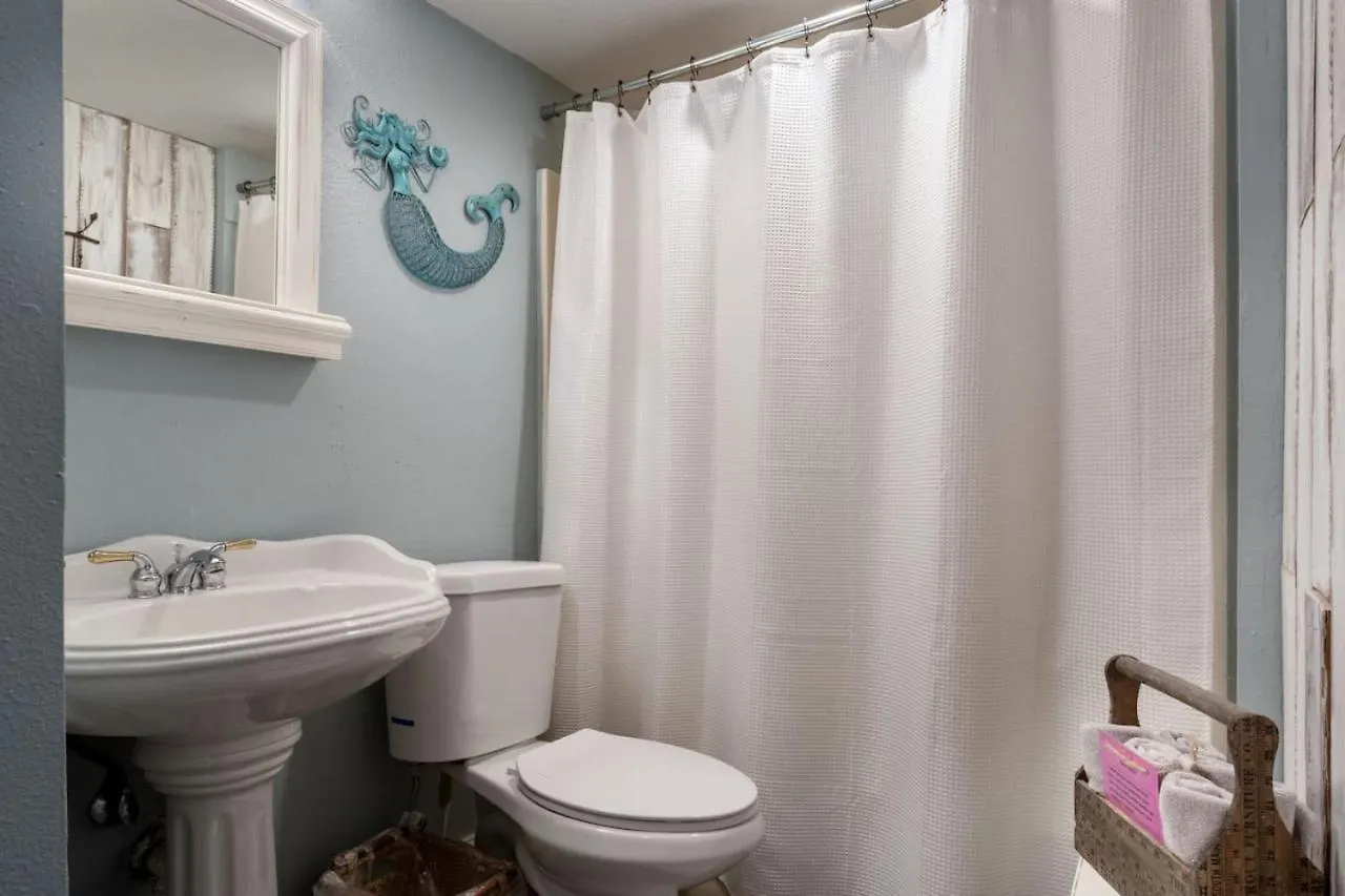 Garden Just Minutes To Sandy Beaches North Naples