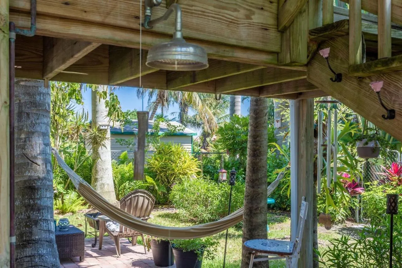 Garden Just Minutes To Sandy Beaches 公寓 *