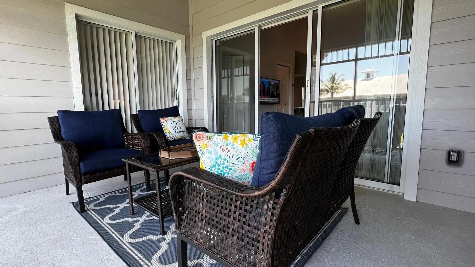 Spacious 2 Bedroom Lely Fl North Naples