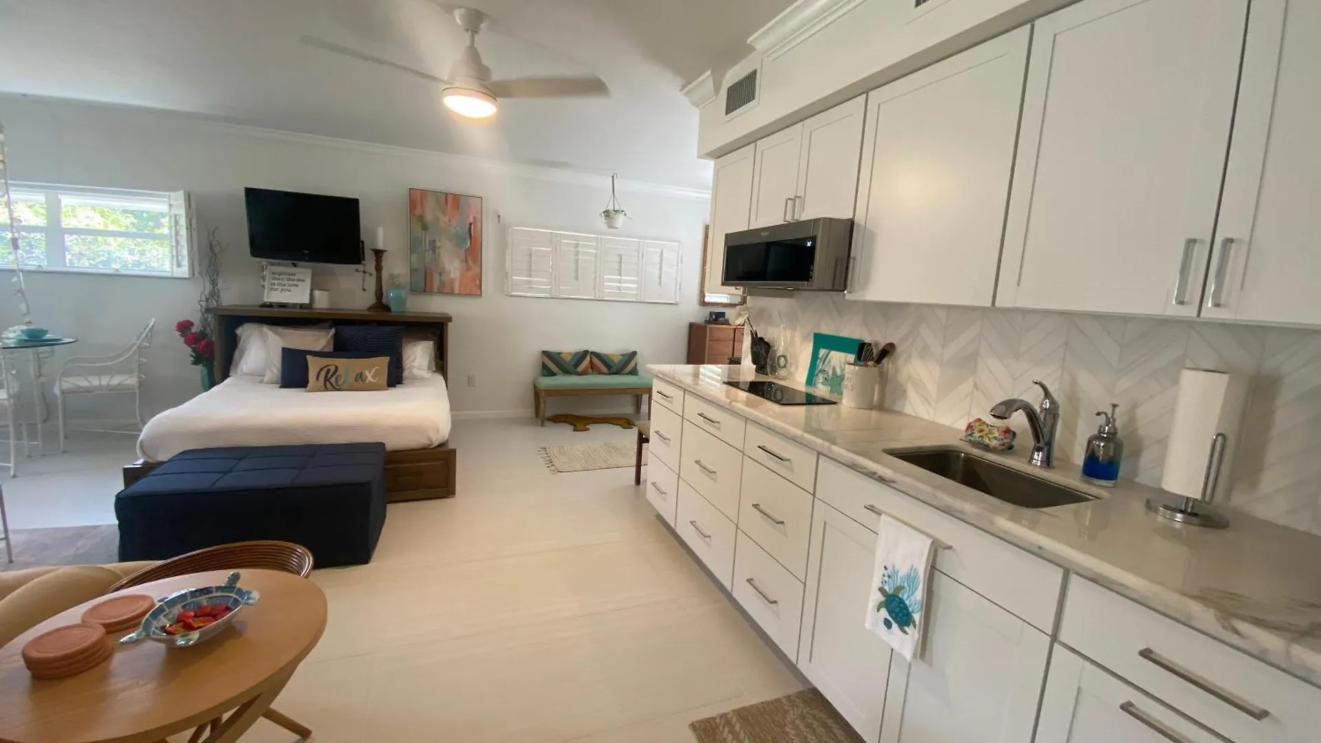 Closest To Vanderbilt Beach, New Remodel, Well Appointed, Bbq, Yard, Very Private Many Extras! * North Naples