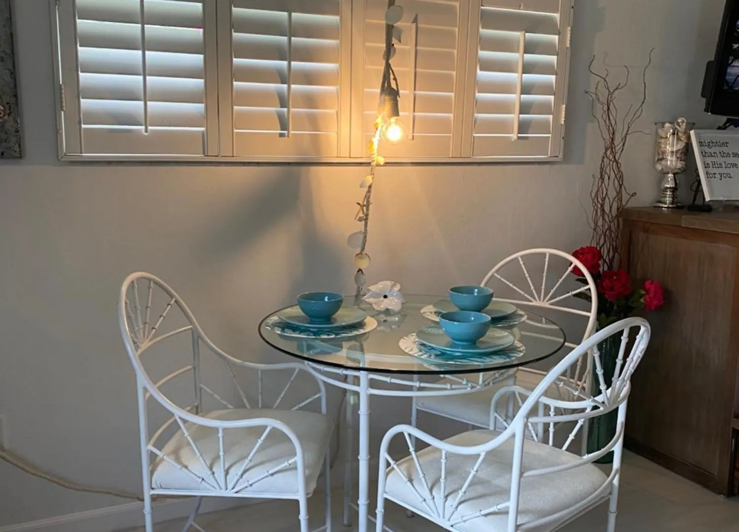 Closest To Vanderbilt Beach, New Remodel, Well Appointed, Bbq, Yard, Very Private Many Extras! North Naples