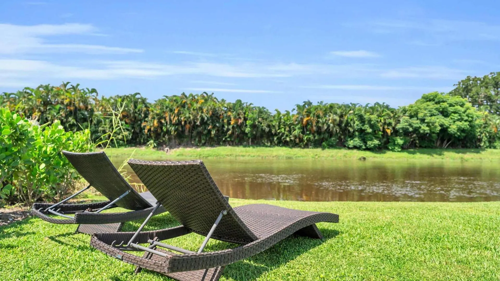 Luxury With Great Community Amenities *