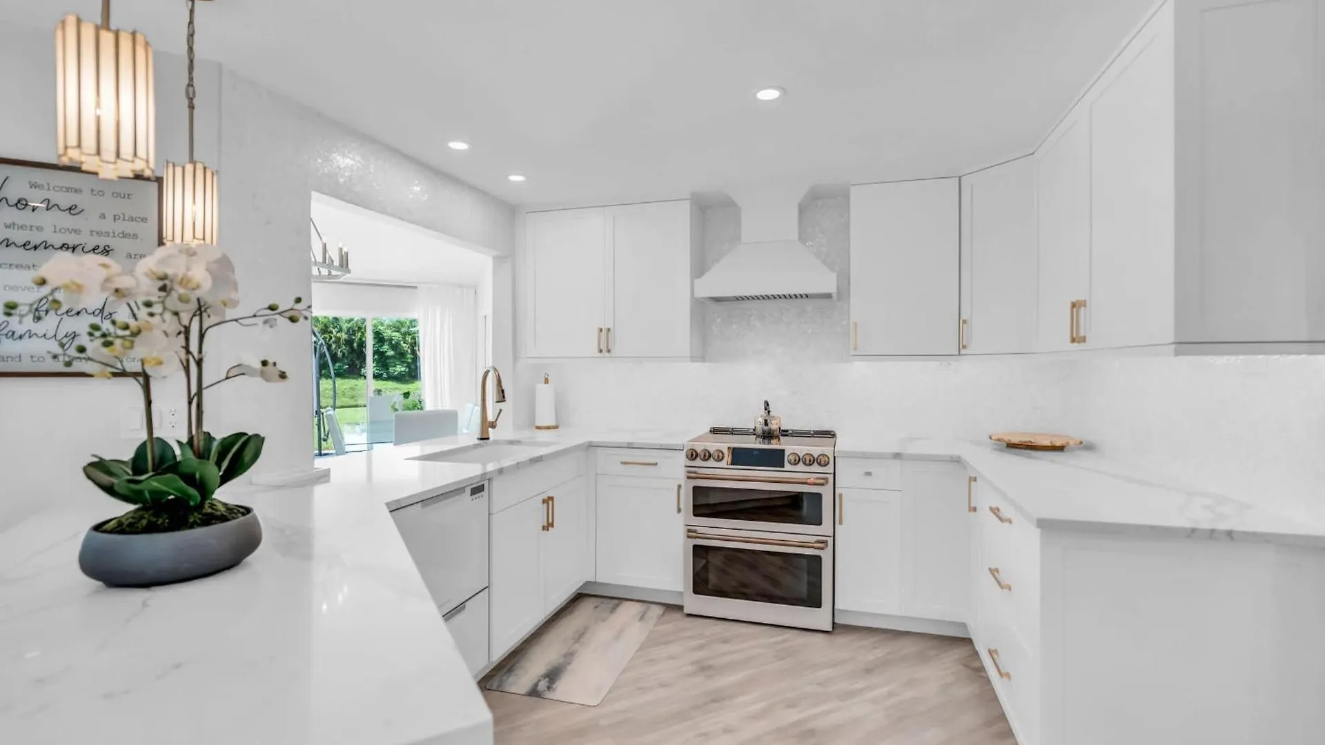 Luxury With Great Community Amenities *