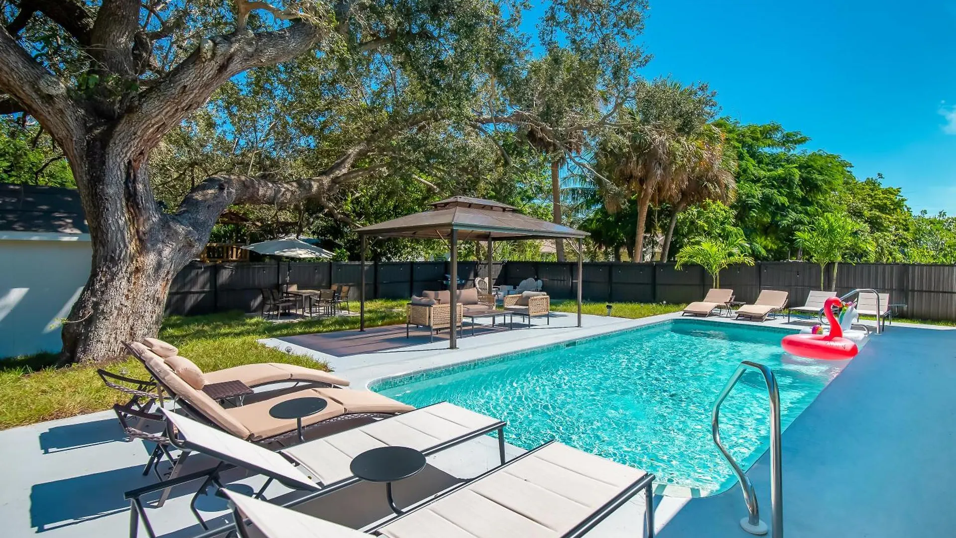 Unique Pool - Mykonos! 2miles To Downtown Attached *