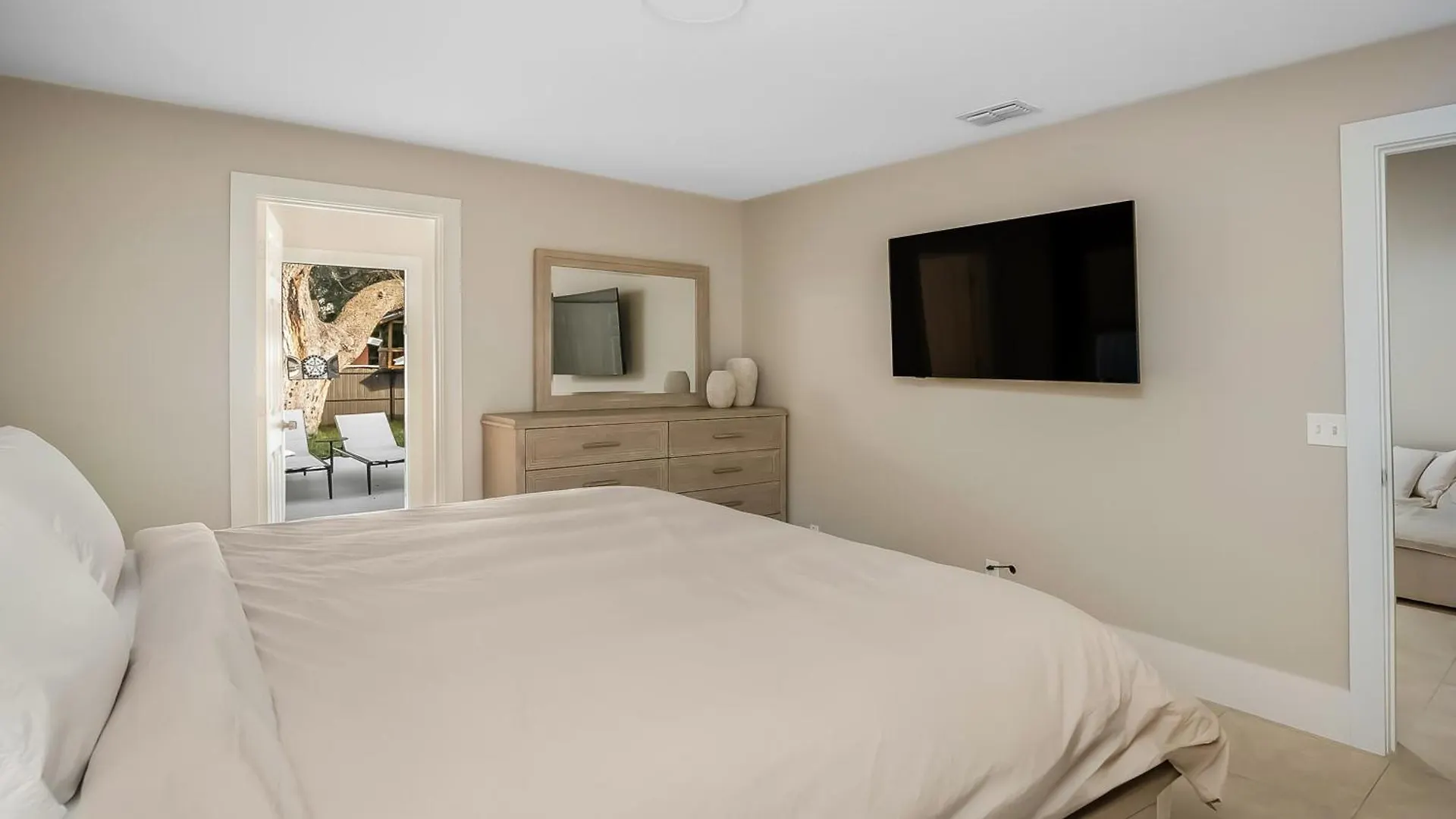 Unique Pool - Mykonos! 2miles To Downtown Attached * North Naples