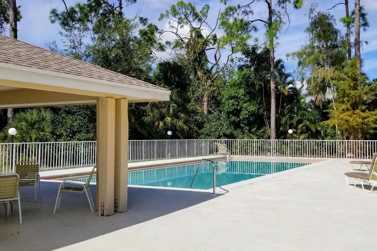 Holiday home Lakeview Lovely Pool In Gated Community Naples