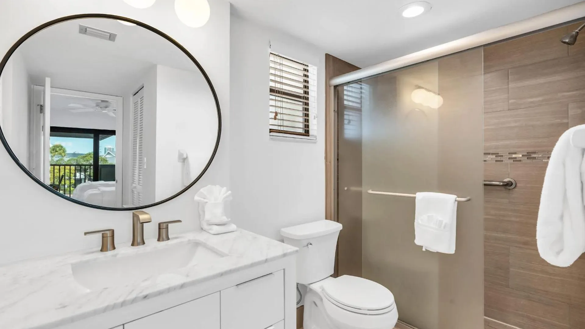 Deluxe - Modern Furnishings And Great View * North Naples