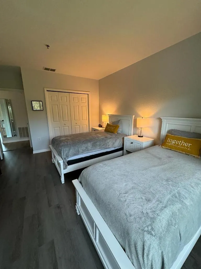 Spacious 2 Bedroom Lely Fl