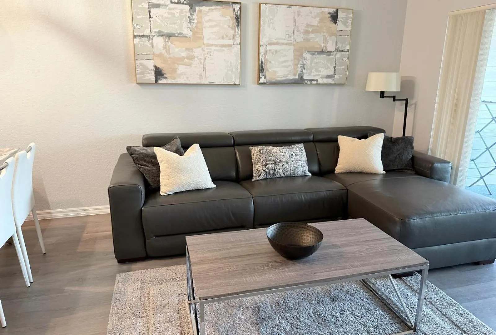 Spacious 2 Bedroom Lely Fl *