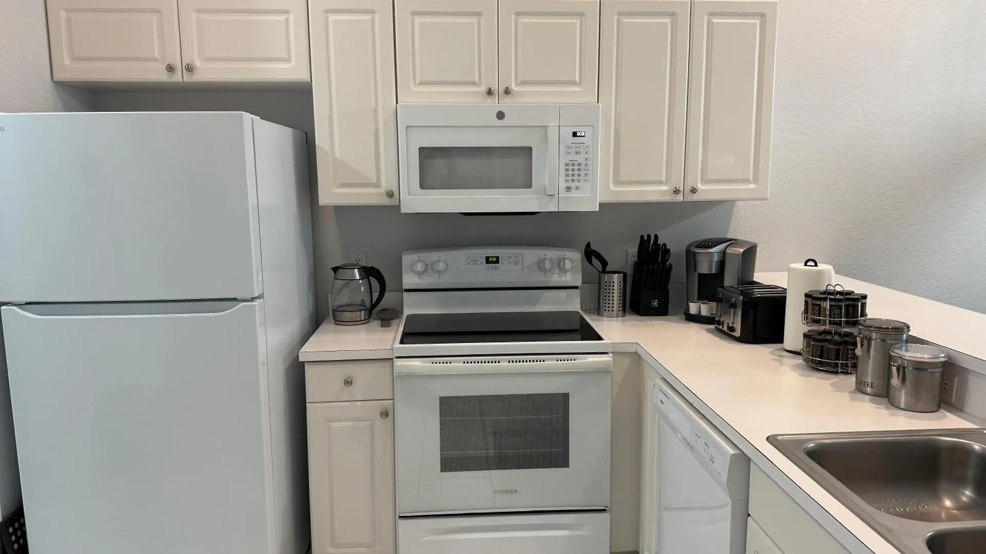 Spacious 2 Bedroom Lely Fl