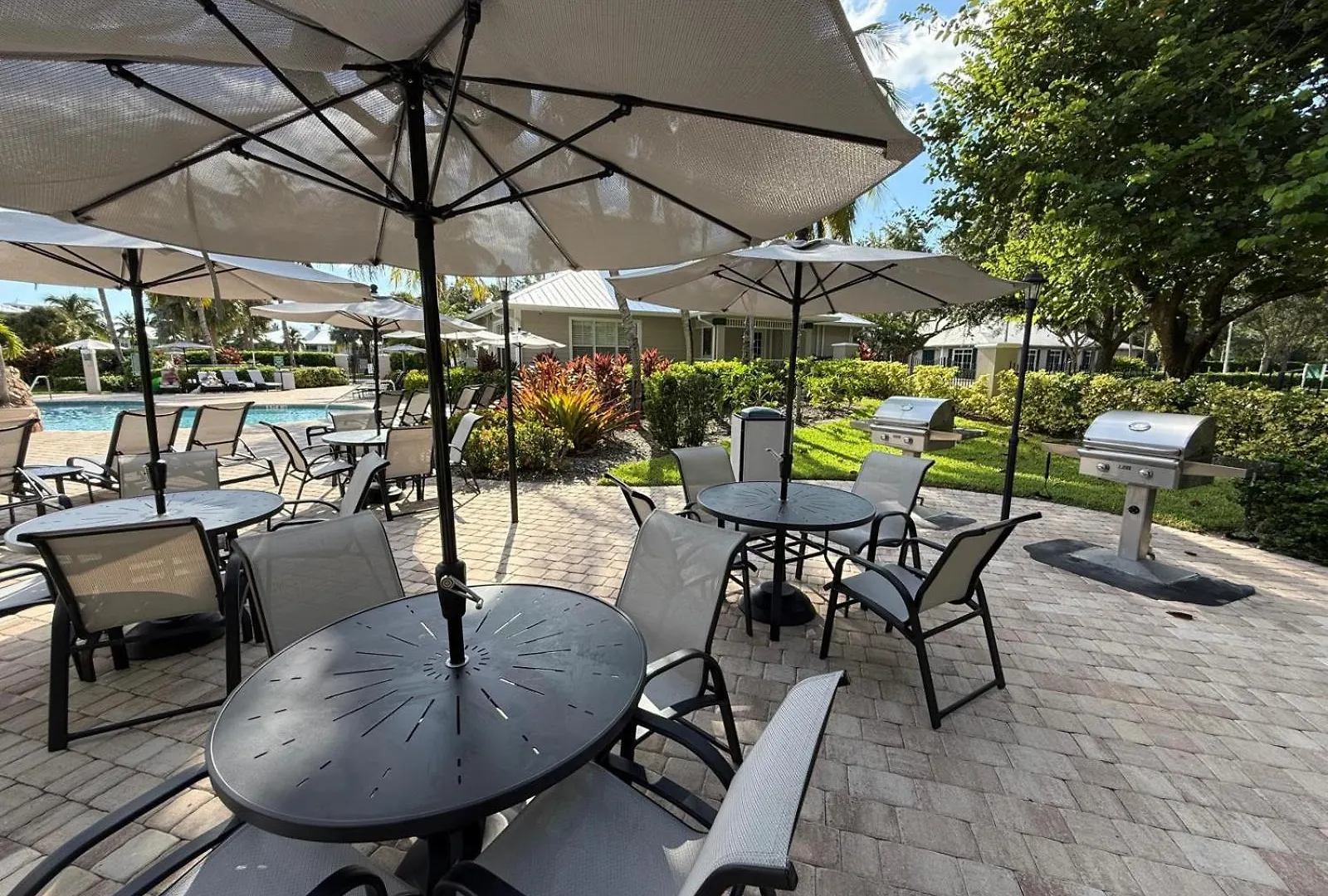 Spacious 2 Bedroom Lely Fl
