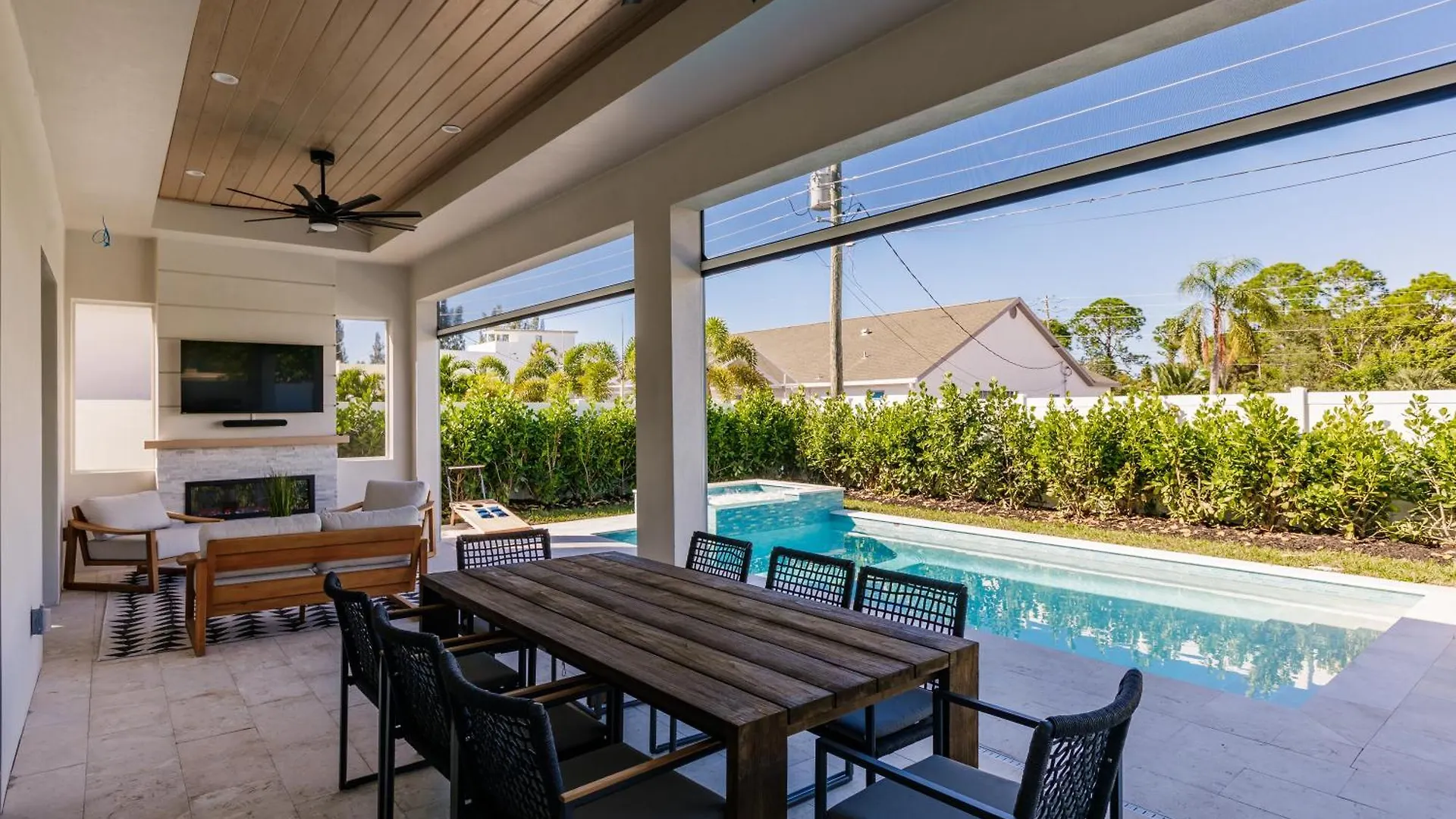 Luxe Coastal Getaway Vanderbilt North Naples