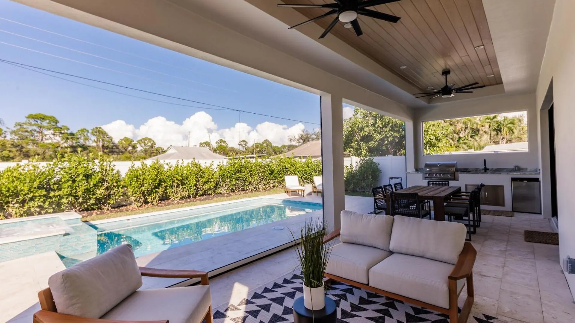 度假居 Luxe Coastal Getaway Vanderbilt North Naples