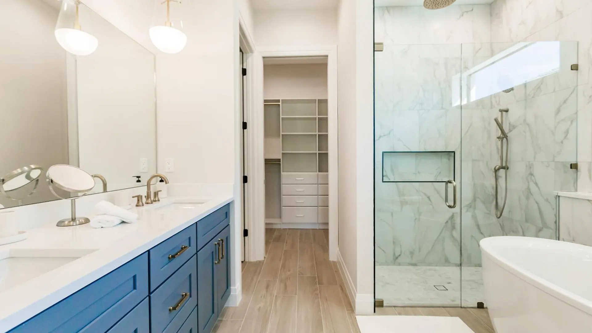 Luxe Coastal Getaway Vanderbilt