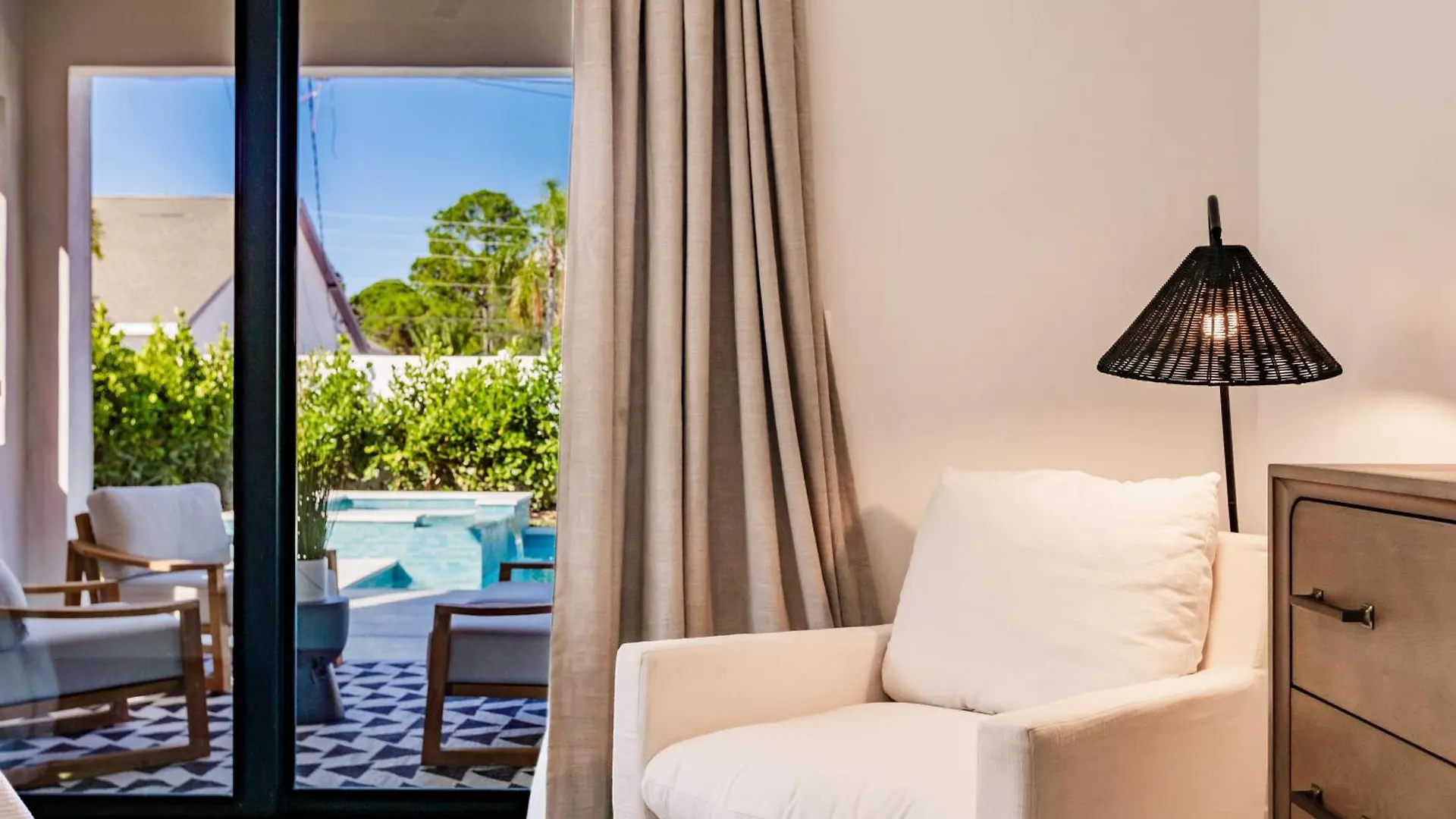 Luxe Coastal Getaway Vanderbilt * North Naples