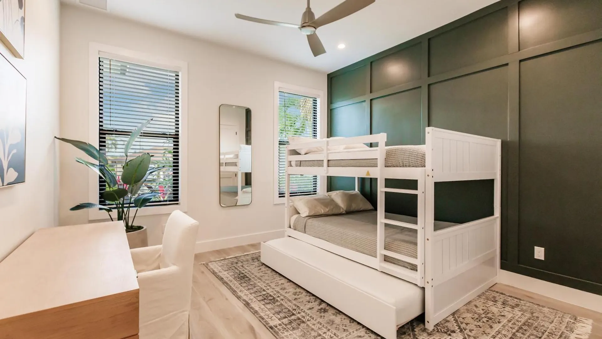 Coastal Elegance Dual Master Bedroom Retreat 3-3 North Naples