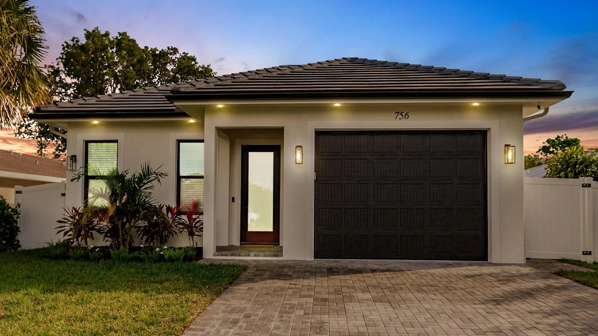 Coastal Elegance Dual Master Bedroom Retreat 3-3