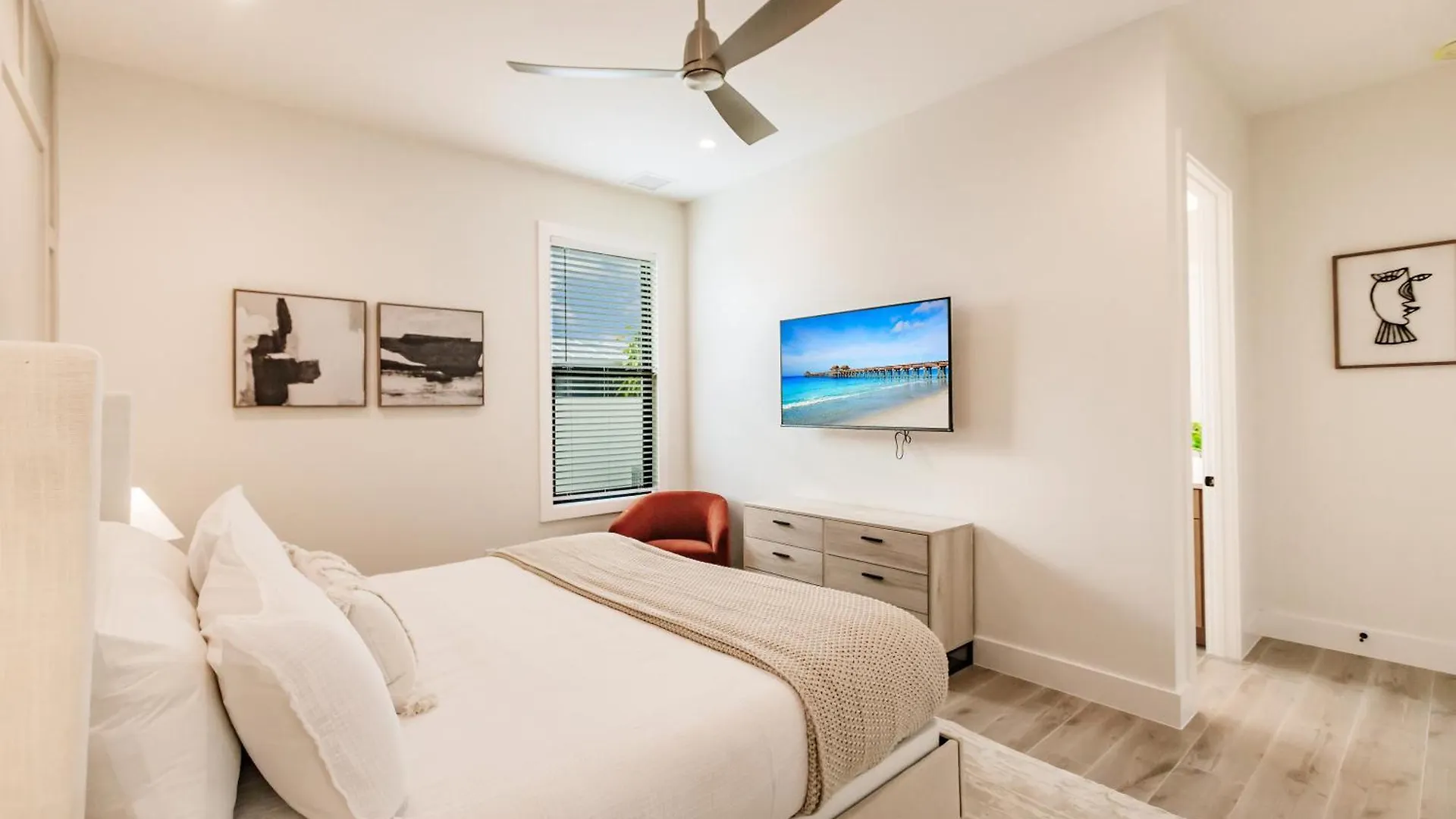 Hébergement de vacances Coastal Elegance Dual Master Bedroom Retreat 3-3