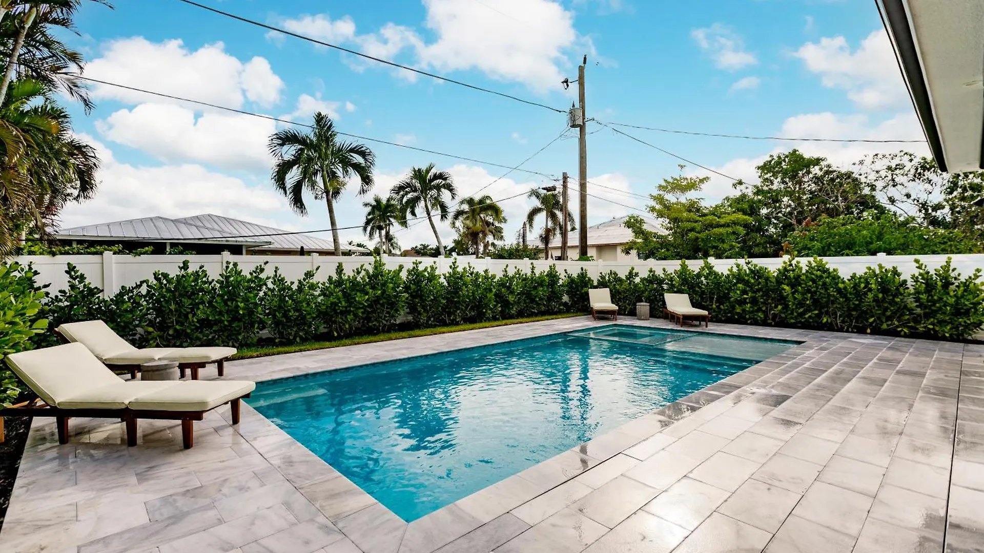 Coastal Elegance Dual Master Bedroom Retreat 3-3 North Naples