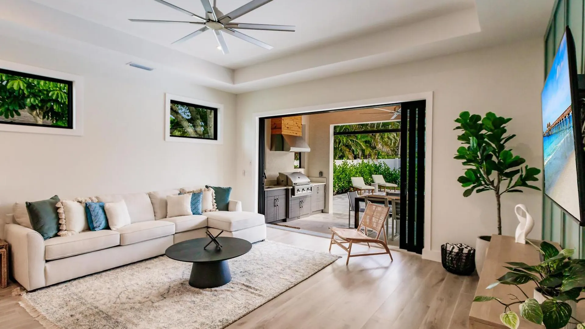 Coastal Elegance Dual Master Bedroom Retreat 3-3 *
